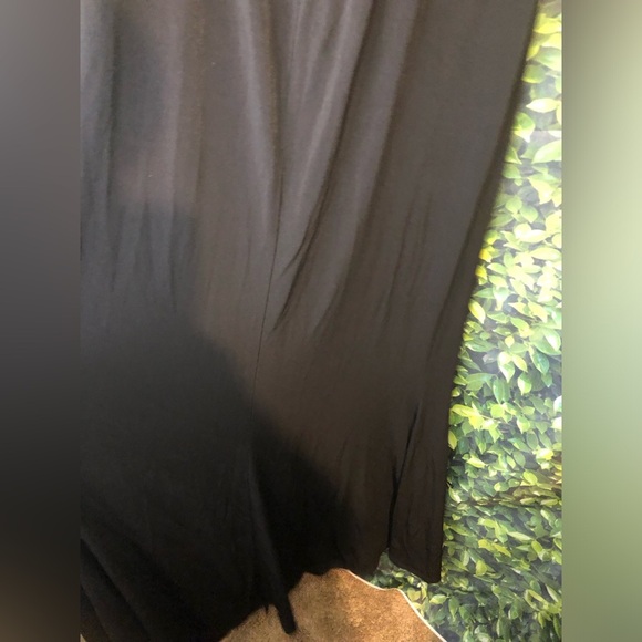 Elegant Black Sleeveless Dress - Picture 9 of 16